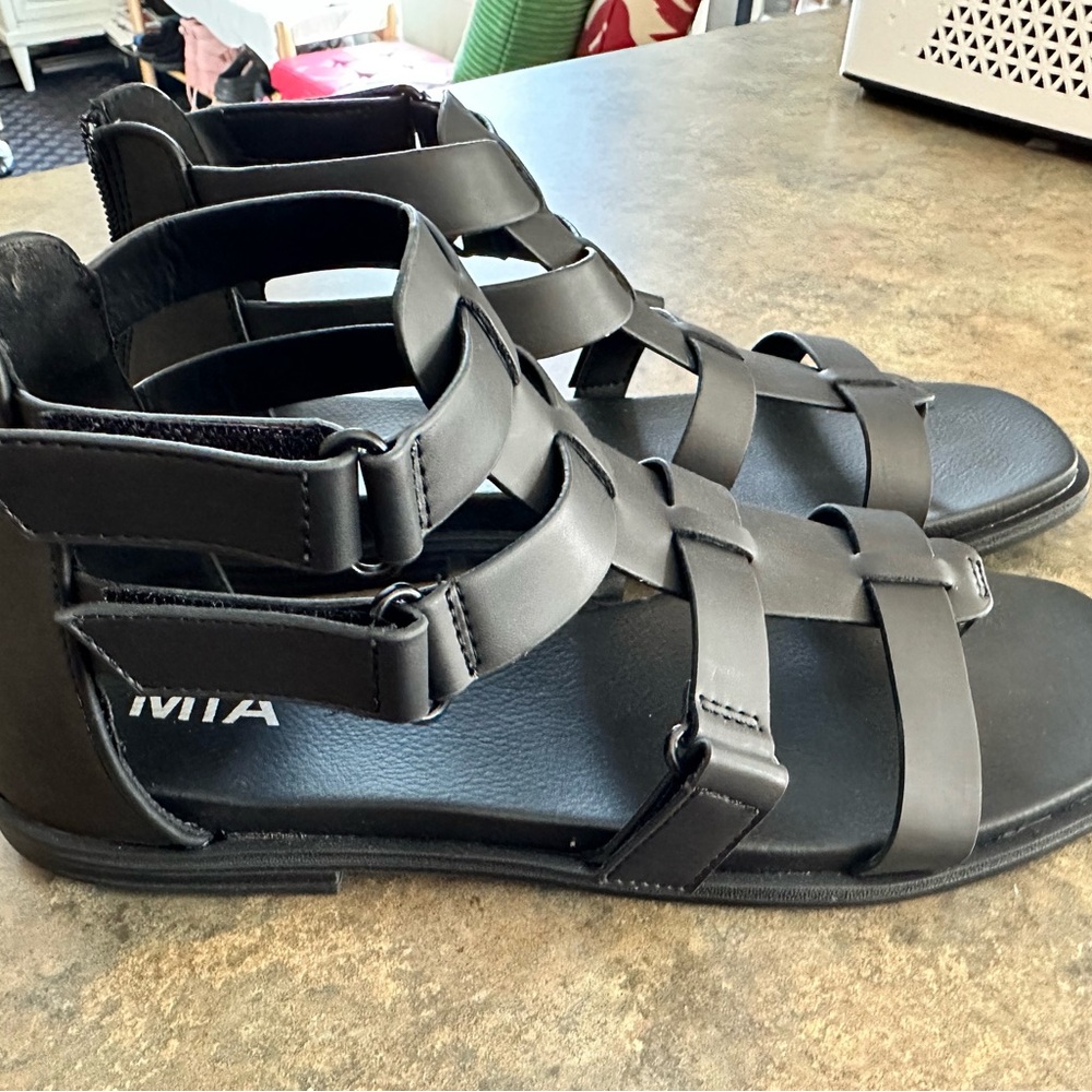 MIA Black Strappy gladiator sandals NWOB Sz 8-1/2 NEW